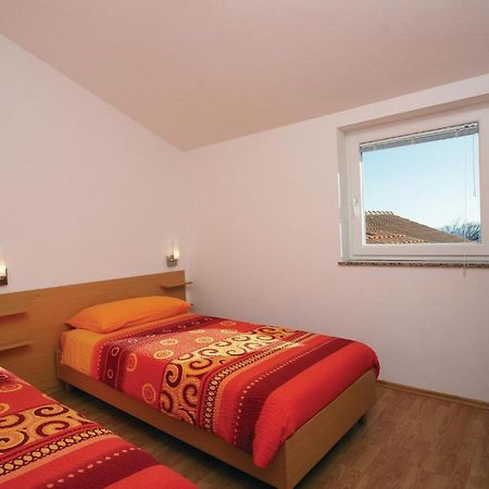 2 Bedroom Awesome Apartment In Plomin Kültér fotó