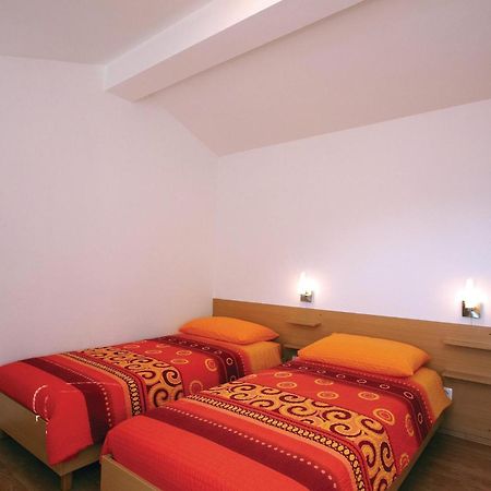 2 Bedroom Awesome Apartment In Plomin Kültér fotó