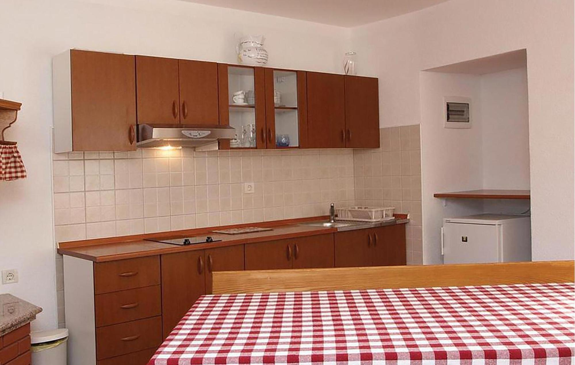 2 Bedroom Awesome Apartment In Plomin Kültér fotó