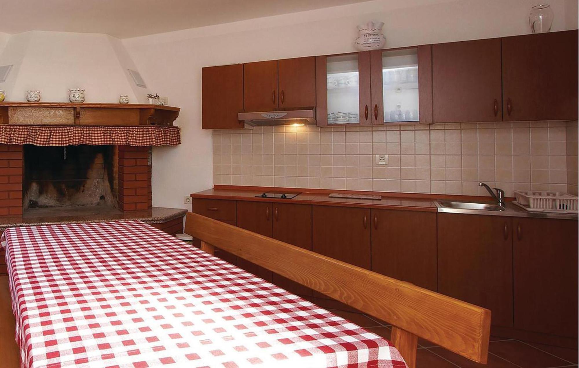 2 Bedroom Awesome Apartment In Plomin Kültér fotó