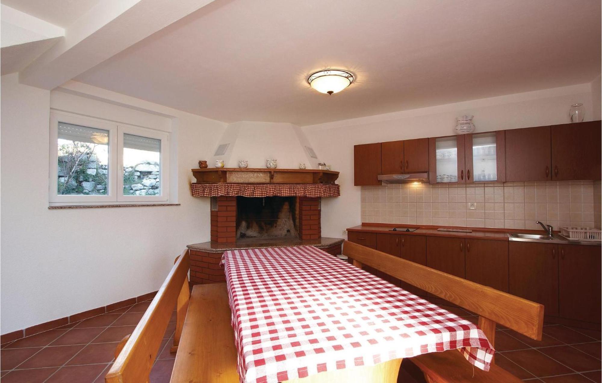 2 Bedroom Awesome Apartment In Plomin Kültér fotó
