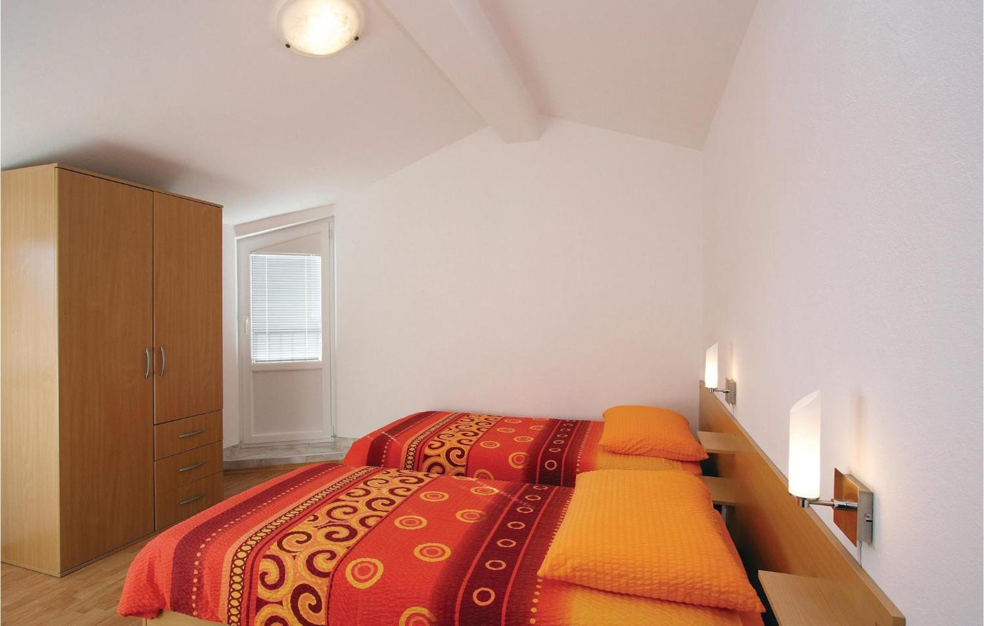 2 Bedroom Awesome Apartment In Plomin Kültér fotó