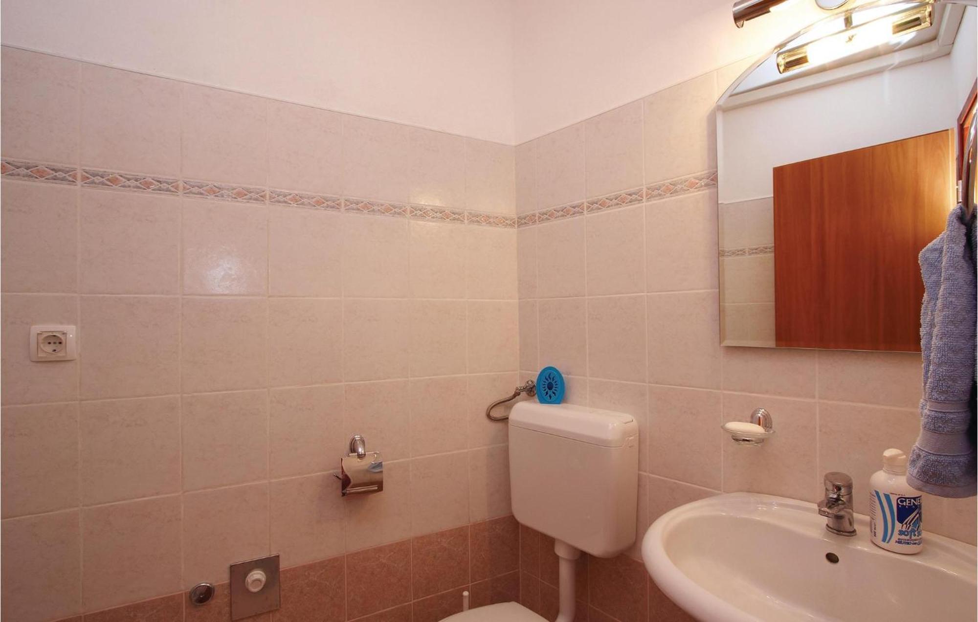 2 Bedroom Awesome Apartment In Plomin Kültér fotó