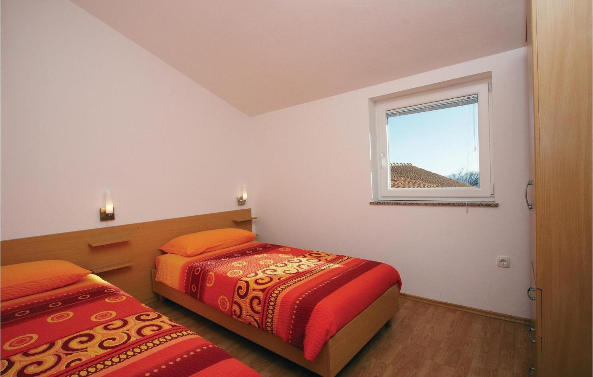 2 Bedroom Awesome Apartment In Plomin Kültér fotó
