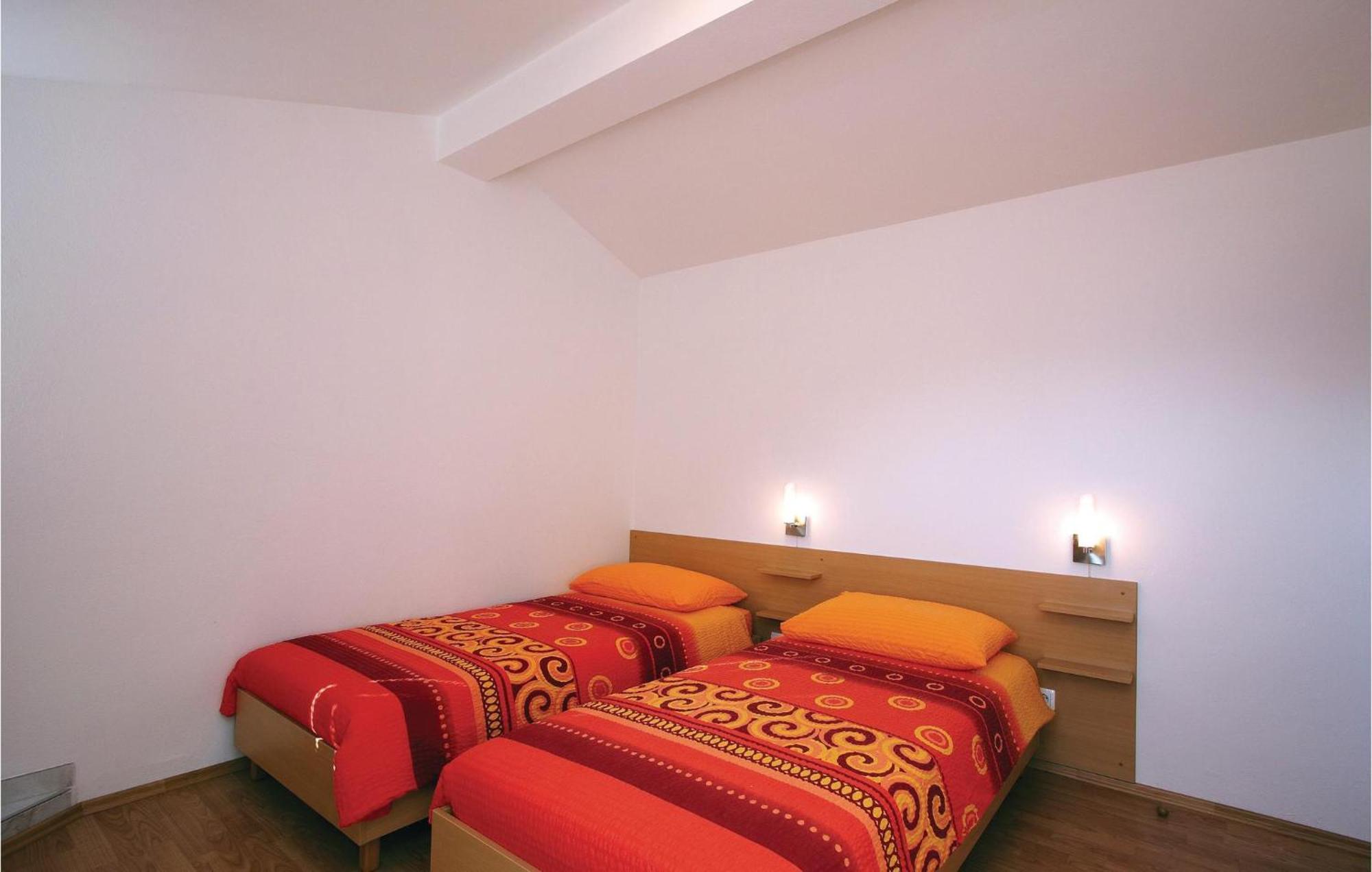 2 Bedroom Awesome Apartment In Plomin Kültér fotó
